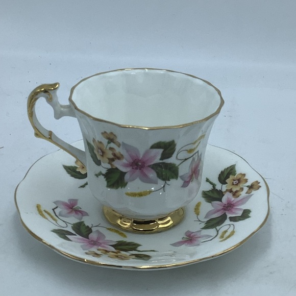 Taylor and Kent England Elizabethan Fine Bone China Teacup and Saucer - Picture 3 of 13